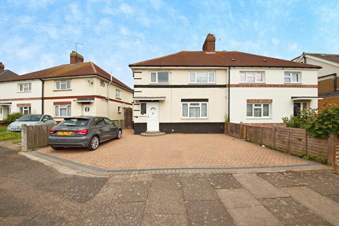 3 Bedroom Semi-Detached House For Sale In Meadow Road, Romford, RM7
