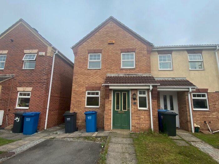 3 Bedroom House To Rent In Wain Avenue, Chesterfield, S41