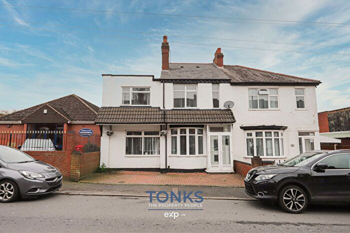 4 Bedroom Semi Detached House For Sale In Vicarage Road, Halesowen, B62