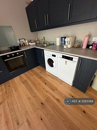 2 Bedroom Flat To Rent In Weathersfield Court, London, SE9