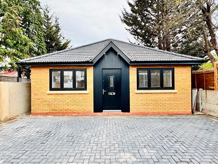 2 Bedroom Bungalow To Rent In Pincott Road, Bexleyheath, Kent, DA6