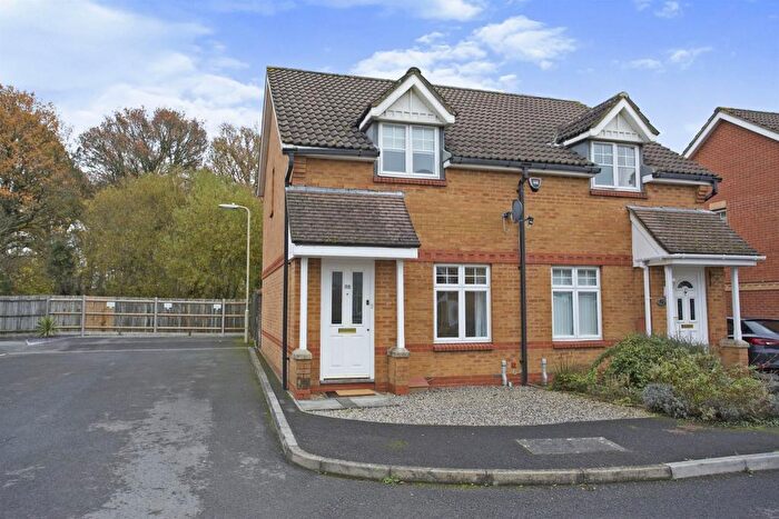 2 Bedroom House To Rent In Terrier Close, Hedge End, Southampton, SO30