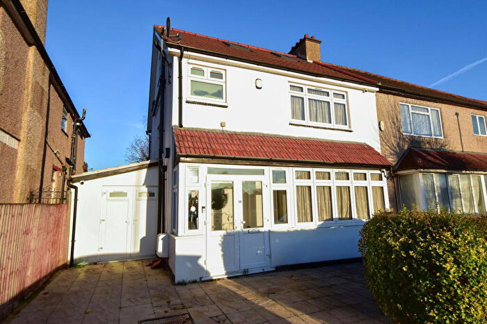 4 Bedroom Semi Detached House For Sale In Heming Road, Edgware, HA8