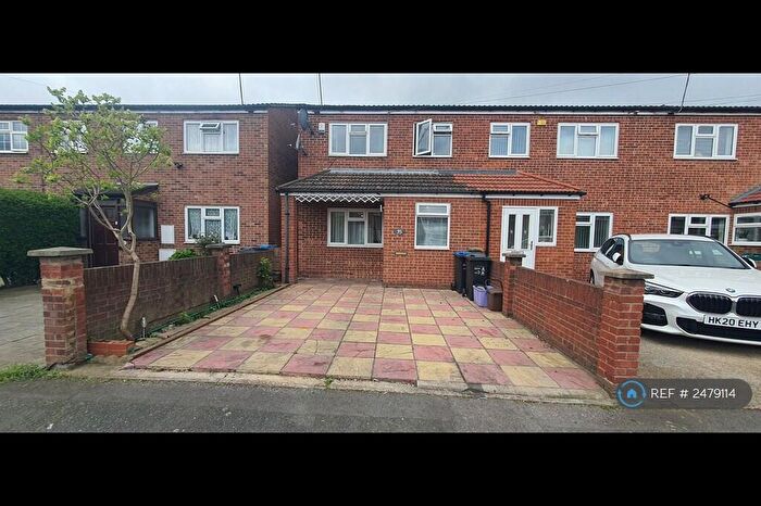 3 Bedroom Semi Detached House To Rent In Sycamore Gardens, Mitcham, CR4