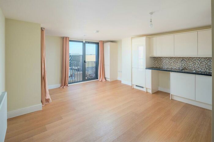 1 Bedroom Apartment To Rent In (rd Floor Flat) Charter House, High Road Ilford, IG1