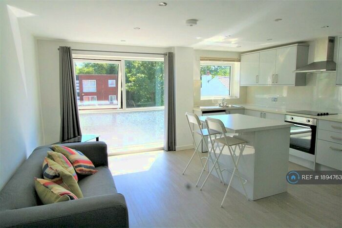 2 Bedroom Flat To Rent In Harper House, Manchester, M19