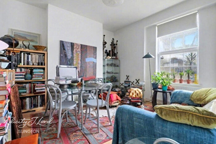 2 Bedroom Apartment To Rent In Southgate Road, London, N1