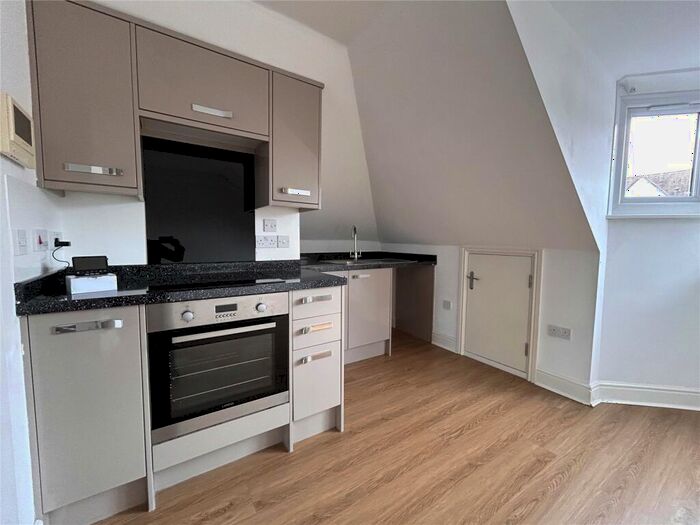 1 Bedroom Flat For Sale In High Street, Camberley, Surrey, GU15
