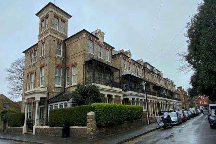 2 Bedroom Flat To Rent In Adrian Square, Westgate-On-Sea, CT8