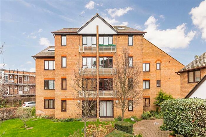 1 Bedroom Flat To Rent In Dorney Court, Ranelagh Gardens, London, SW6