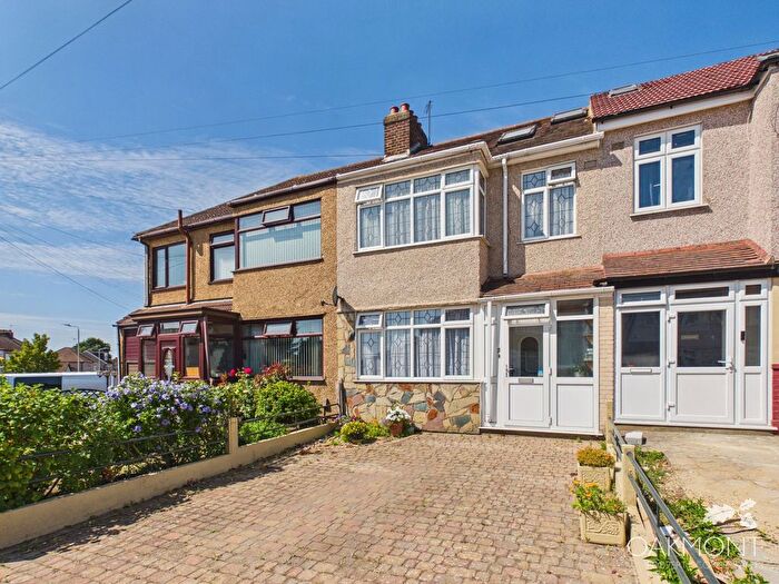 3 Bedroom Terraced House For Sale In Horndon Road, Romford, RM5