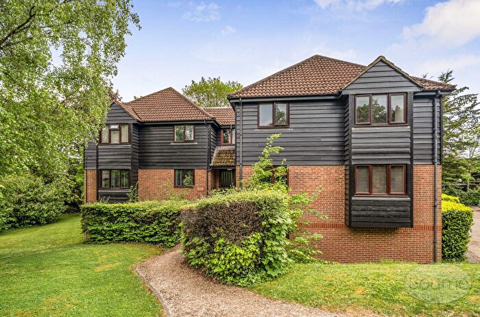 1 Bedroom Flat For Sale In Brook House, Fairview Gardens, Farnham, Surrey, GU9