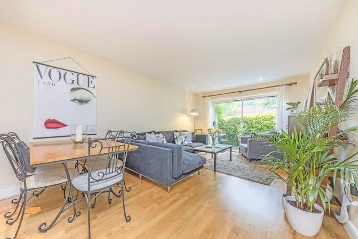 2 Bedroom Flat To Rent In Mill Pond Close, London, SW8