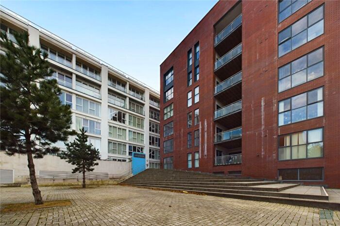 1 Bedroom Apartment To Rent In Airpoint, Bedminster, BS3