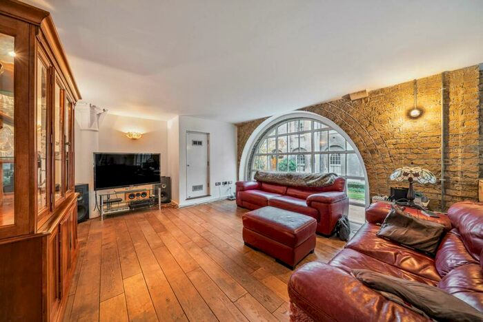 3 Bedroom Flat To Rent In Marlborough Road, Woolwich, London, SE18