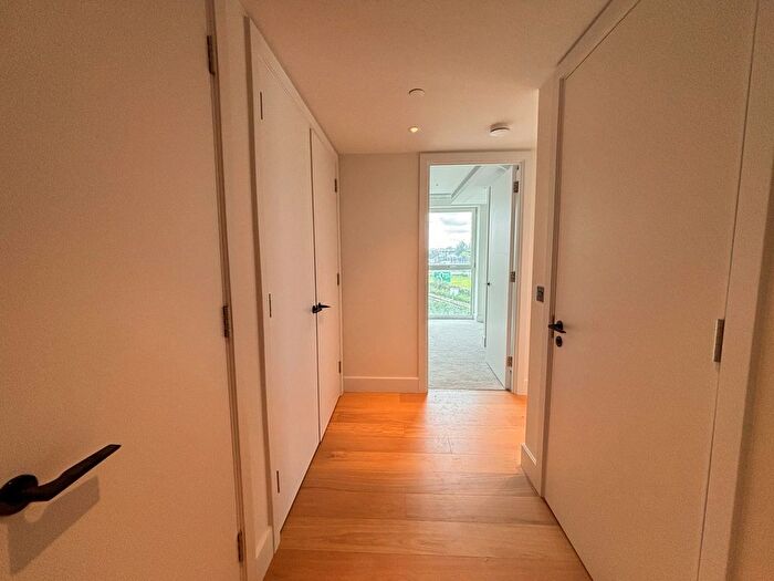 1 Bedroom Flat To Rent In Reflection Apartments, Cascade Way, W12