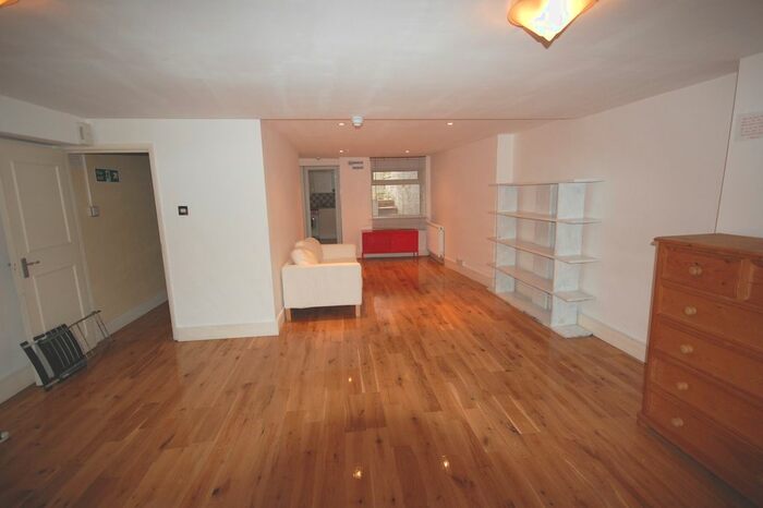Studio To Rent In Chiswick High Road, London, W4