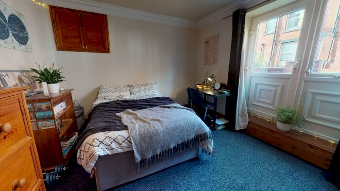 6 Bedroom Terraced House To Rent In Manor Drive, Hyde Park, Leeds, LS6