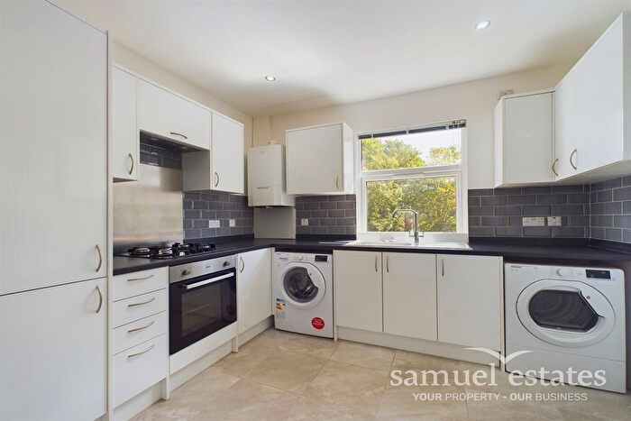 3 Bedroom Maisonette To Rent In Dagnall Park, Selhurst, SE25