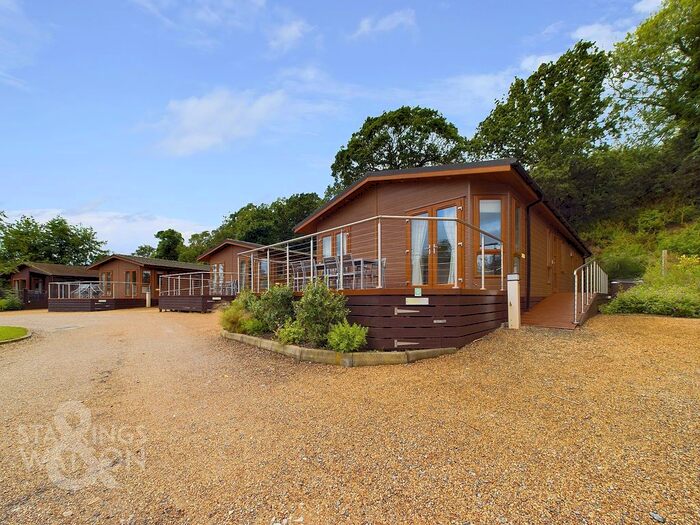 4 Bedroom Mobile/park Home For Sale In Staithe Road, Burgh St. Peter, Beccles, NR34