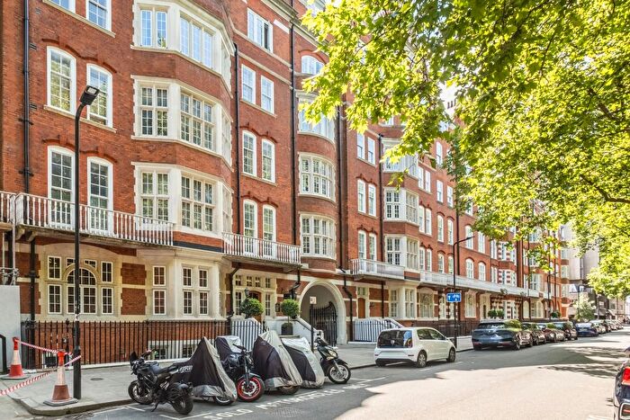 2 Bedroom Flat To Rent In Bedford Avenue, London, WC1B