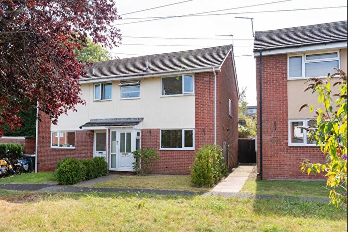 3 Bedroom Semi-Detached House For Sale In Robins Hill Drive, Alvechurch, B48