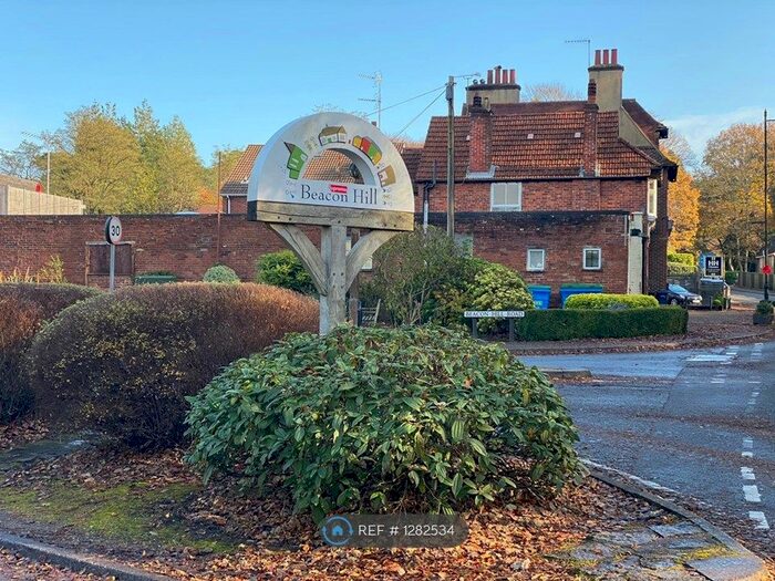 2 Bedroom Flat To Rent In Jaycees, Hindhead GU26