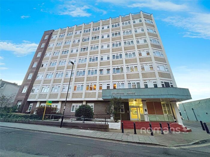 1 Bedroom Flat For Sale In Station Road, Aldershot, Hampshire, GU11