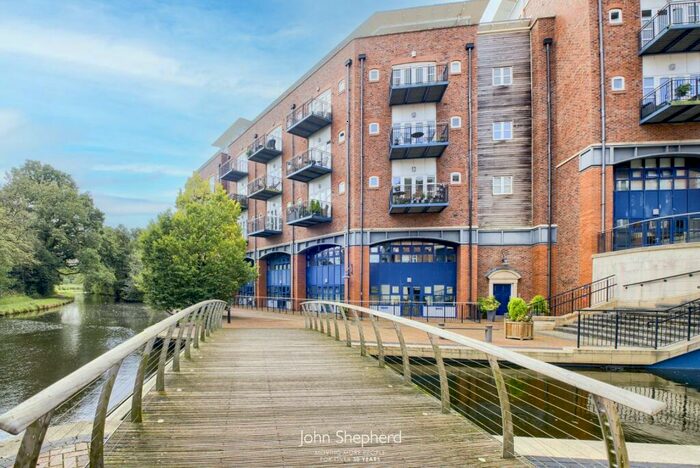 2 Bedroom Flat To Rent In Waterside, Shirley, Solihull, West Midlands, B90