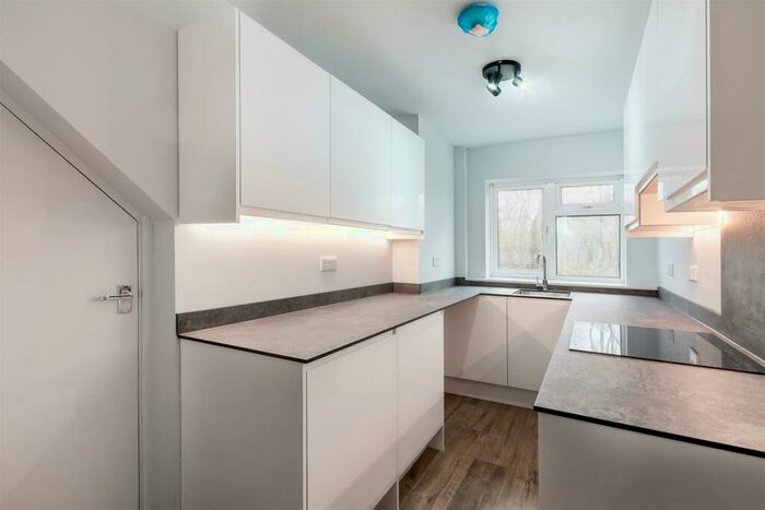 2 Bedroom Flat To Rent In Bishopsford Road, Morden, SM4