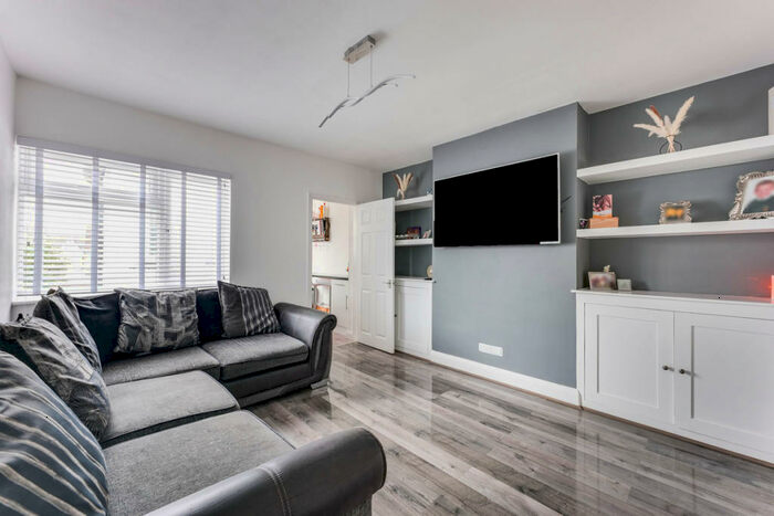 3 Bedroom Flat To Rent In London Road, Leigh-on-sea, SS9