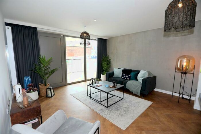 1 Bedroom Apartment To Rent In Broadside, Oldham Road, Manchester, M4