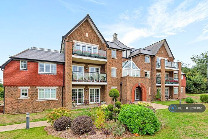 3 Bedroom Flat To Rent In West Common Road, Bromley, BR2