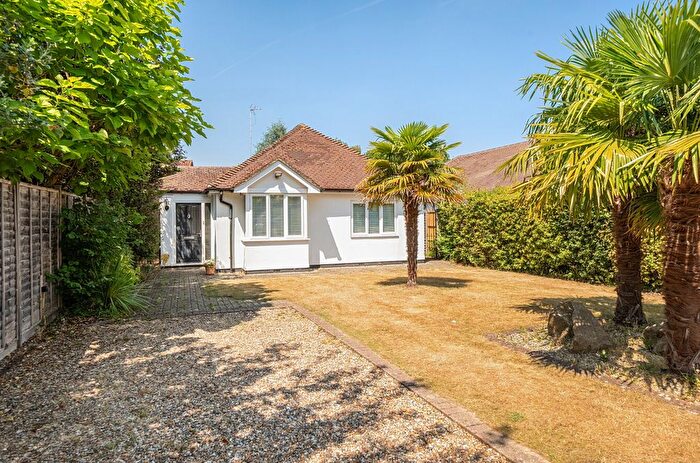 3 Bedroom Bungalow For Sale In Shepherds Lane, Bracknell, Berkshire, RG42