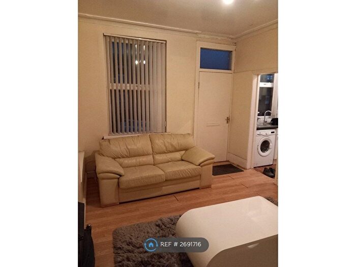 3 Bedroom Terraced House To Rent In Bankfield Terrace, Leeds, LS4