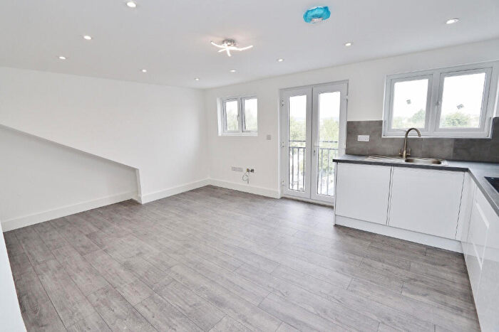 1 Bedroom Apartment To Rent In Collier Row Road, Essex, RM5