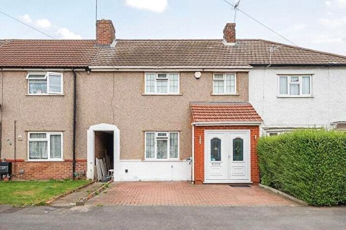 3 Bedroom Terraced House For Sale In Beresford Avenue, Slough, SL2