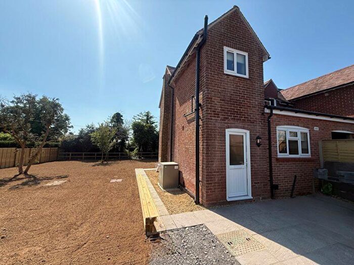 2 Bedroom Cottage To Rent In Mount Pleasant, Arundel, BN18