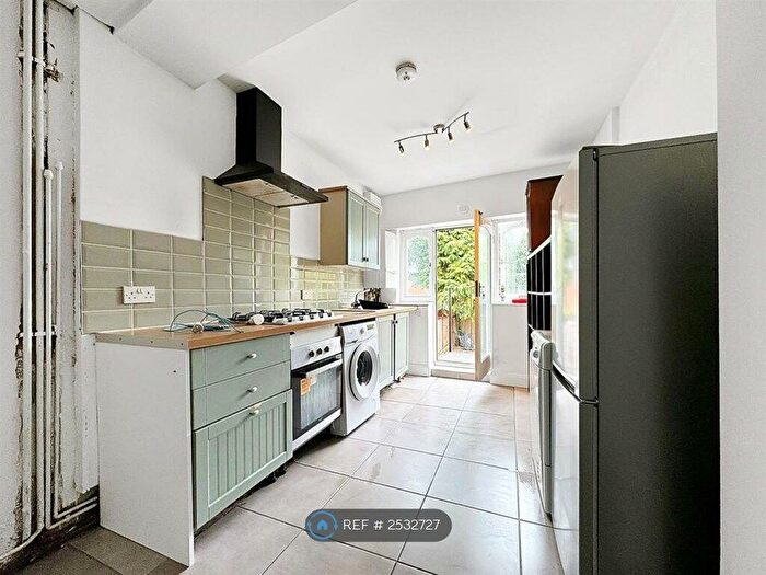 1 Bedroom Flat To Rent In Hughenden Road, High Wycombe, HP13