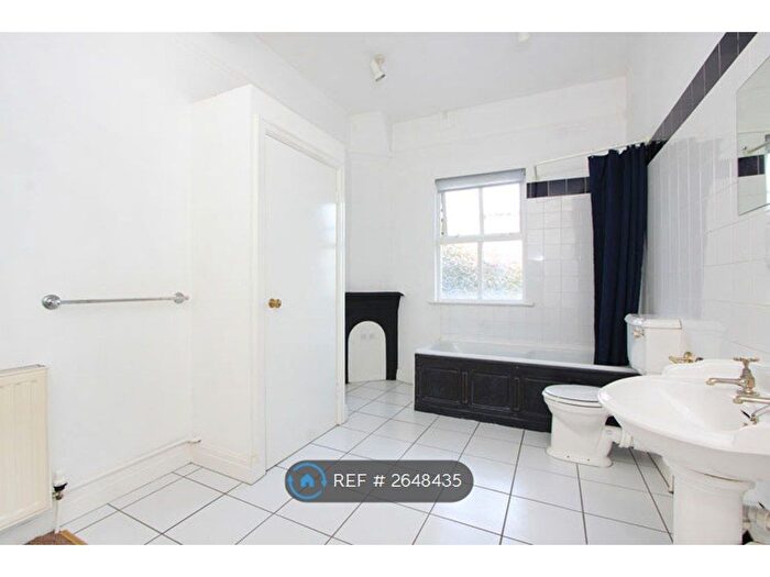 3 Bedroom Flat To Rent In Gambier Terrace, Liverpool, L1