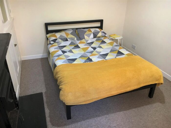 5 Bedroom Terraced House To Rent In Victory Road, Portsmouth, PO1