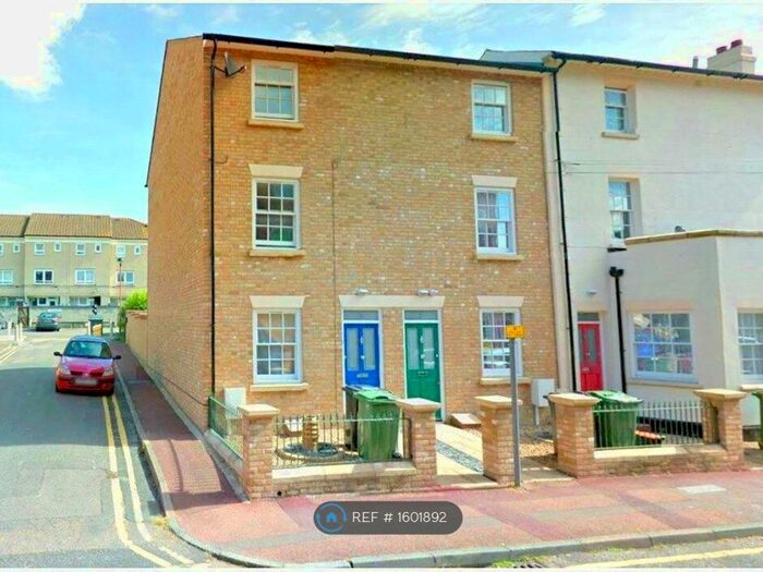 4 Bedroom End Of Terrace House To Rent In Marsham Street, Maidstone, ME14