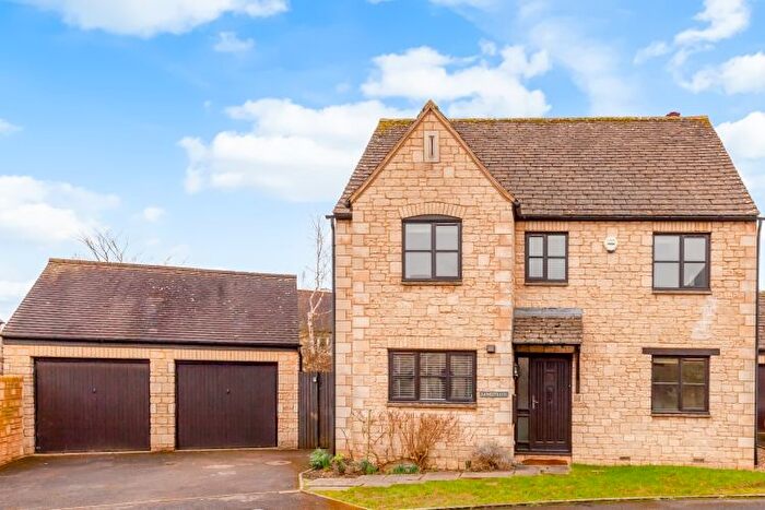 4 Bedroom Detached House To Rent In Deer Park, Witney, OX28