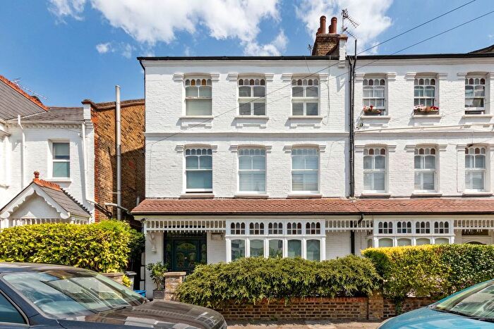 2 Bedroom Flat For Sale In Ennismore Avenue, Chiswick, London, W4