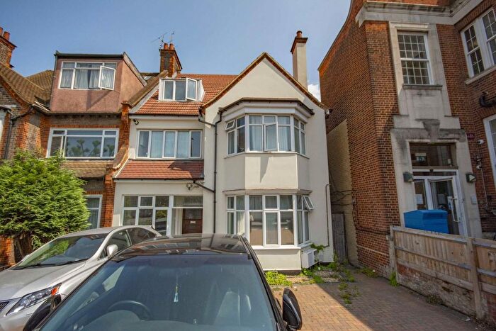 2 Bedroom Flat To Rent In Golders Green Road, London, NW11