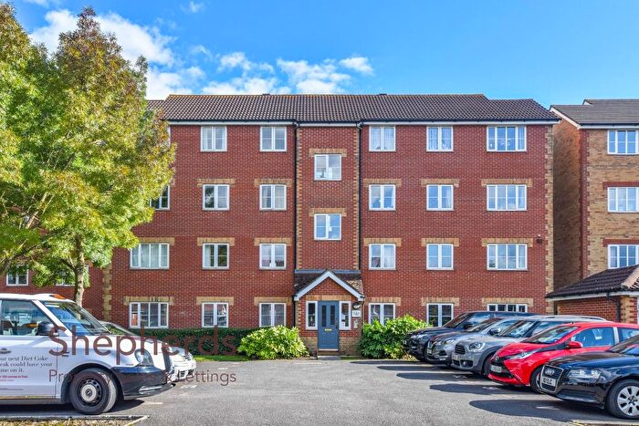 2 Bedroom Flat For Sale In Village Close, Hoddesdon, EN11