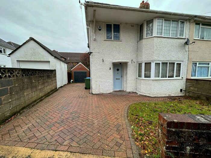 3 Bedroom Semi-Detached House To Rent In Grosvenor Close, Portswood, SO17