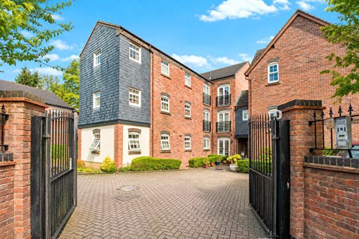 2 Bedroom Flat For Sale In Tythe Barn Lane, Shirley, Solihull, West Midlands, B90