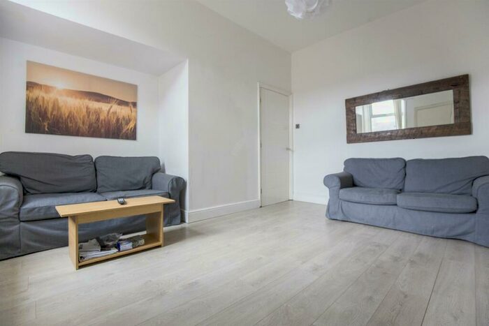 4 Bedroom Maisonette To Rent In £pppw - Chillingham Road, Heaton, Newcastle Upon Tyne, NE6