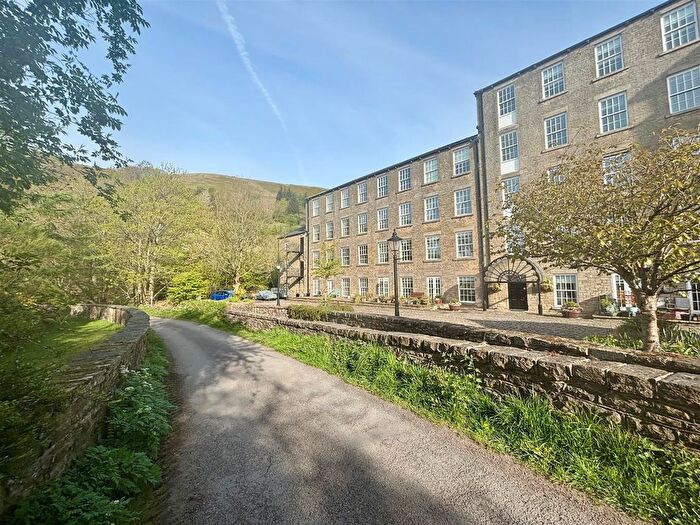 2 Bedroom Flat For Sale In Slack Lane, Little Hayfield, High Peak, SK22